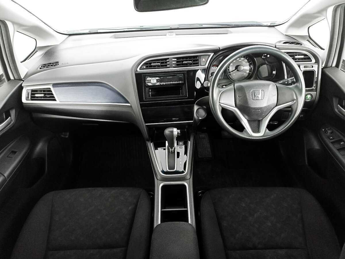 Купить Honda Shuttle с пробегом. Фото: #13