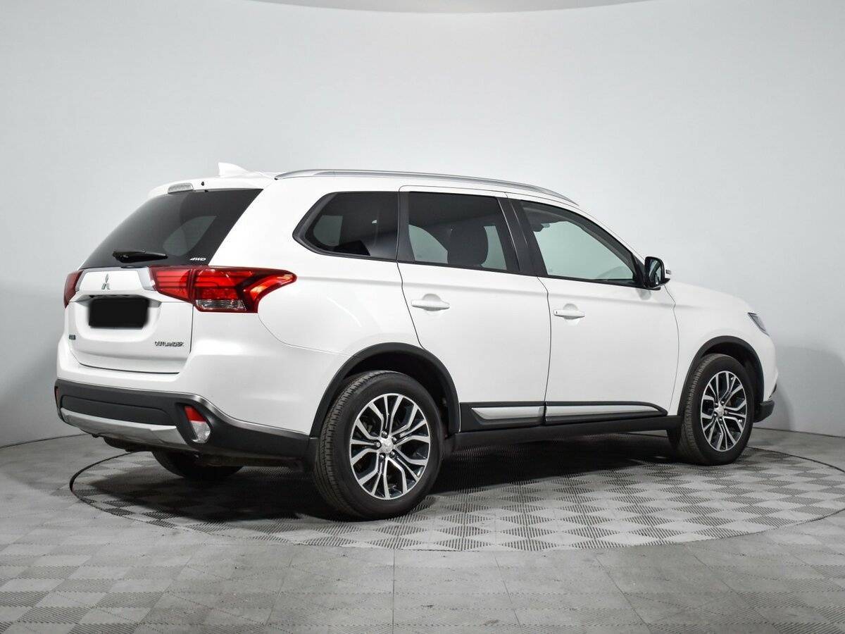 Купить Mitsubishi Outlander с пробегом. Фото: #4