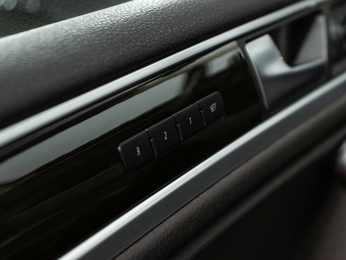 Купить Volkswagen Touareg с пробегом. Фото: #12