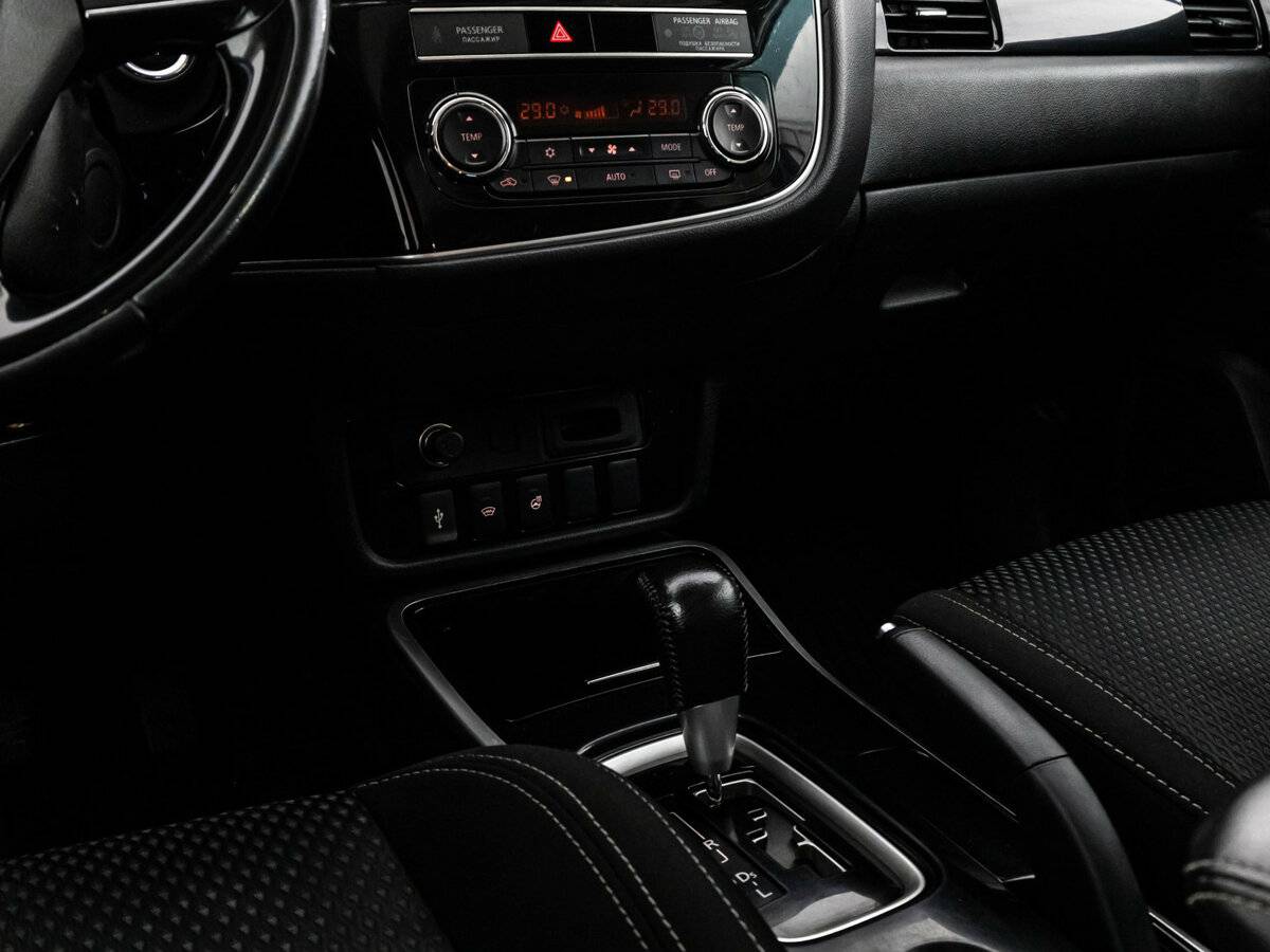 Купить Mitsubishi Outlander с пробегом. Фото: #9