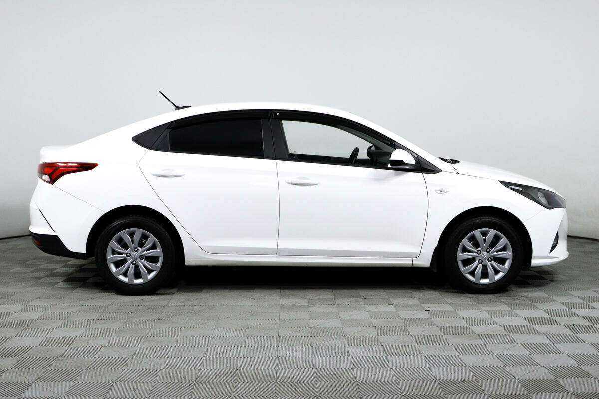Купить Hyundai Solaris с пробегом. Фото: #2
