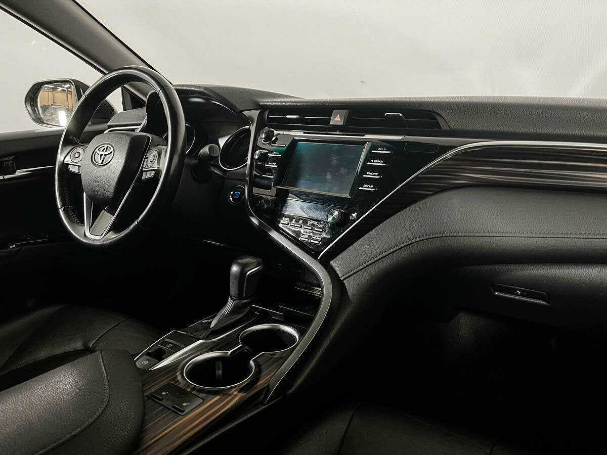 Купить Toyota Camry с пробегом. Фото: #8