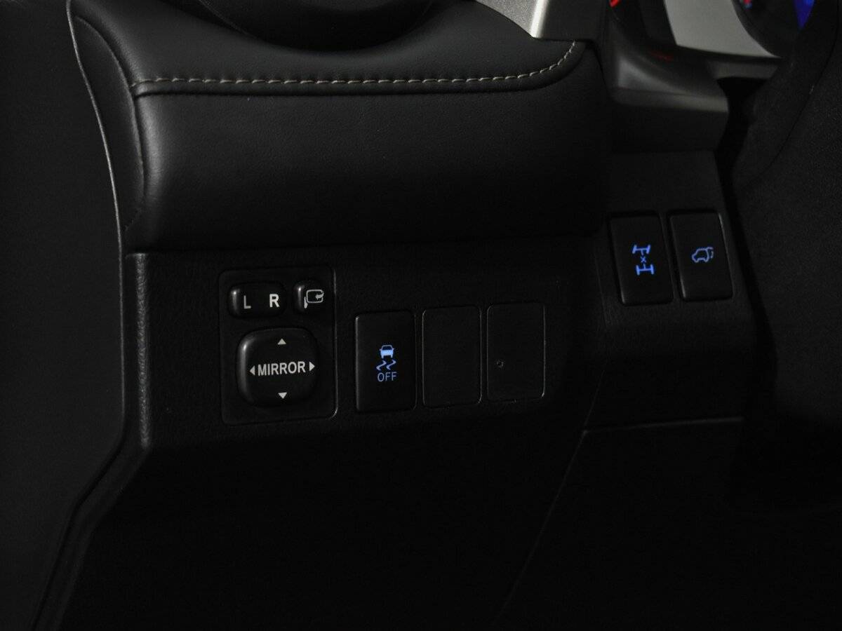 Купить Toyota RAV4 с пробегом. Фото: #9