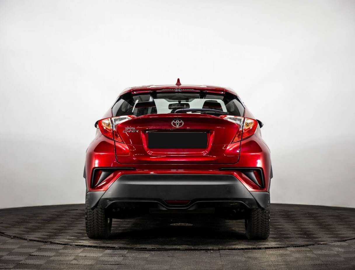 Купить Toyota C-HR с пробегом. Фото: #2