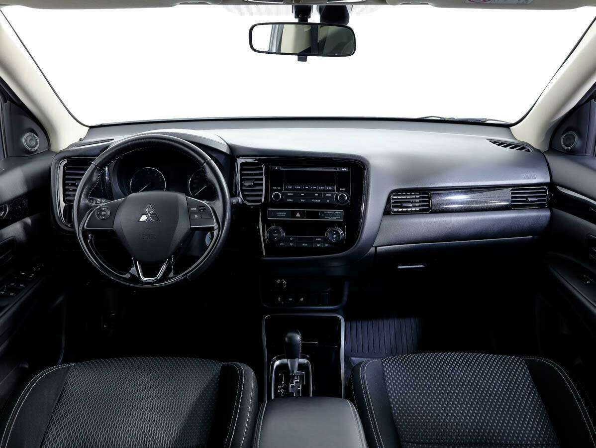 Купить Mitsubishi Outlander с пробегом. Фото: #9