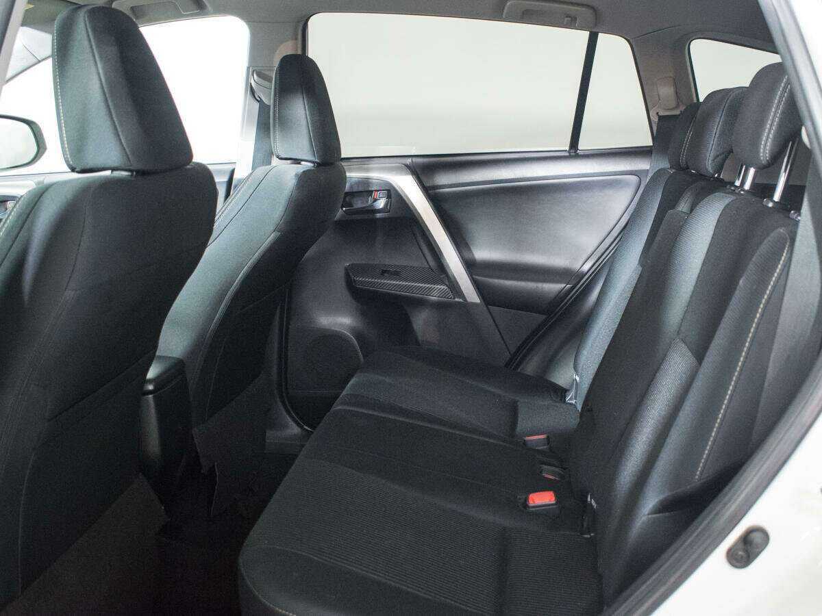 Купить Toyota RAV4 с пробегом. Фото: #7