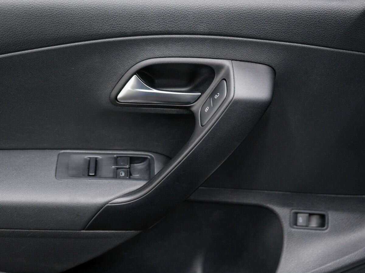 Купить Volkswagen Polo с пробегом. Фото: #14