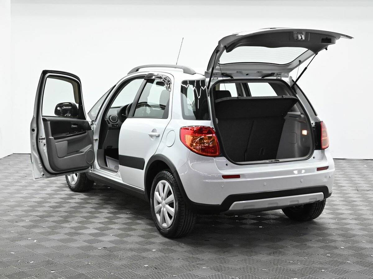 Купить Suzuki SX4 с пробегом. Фото: #4