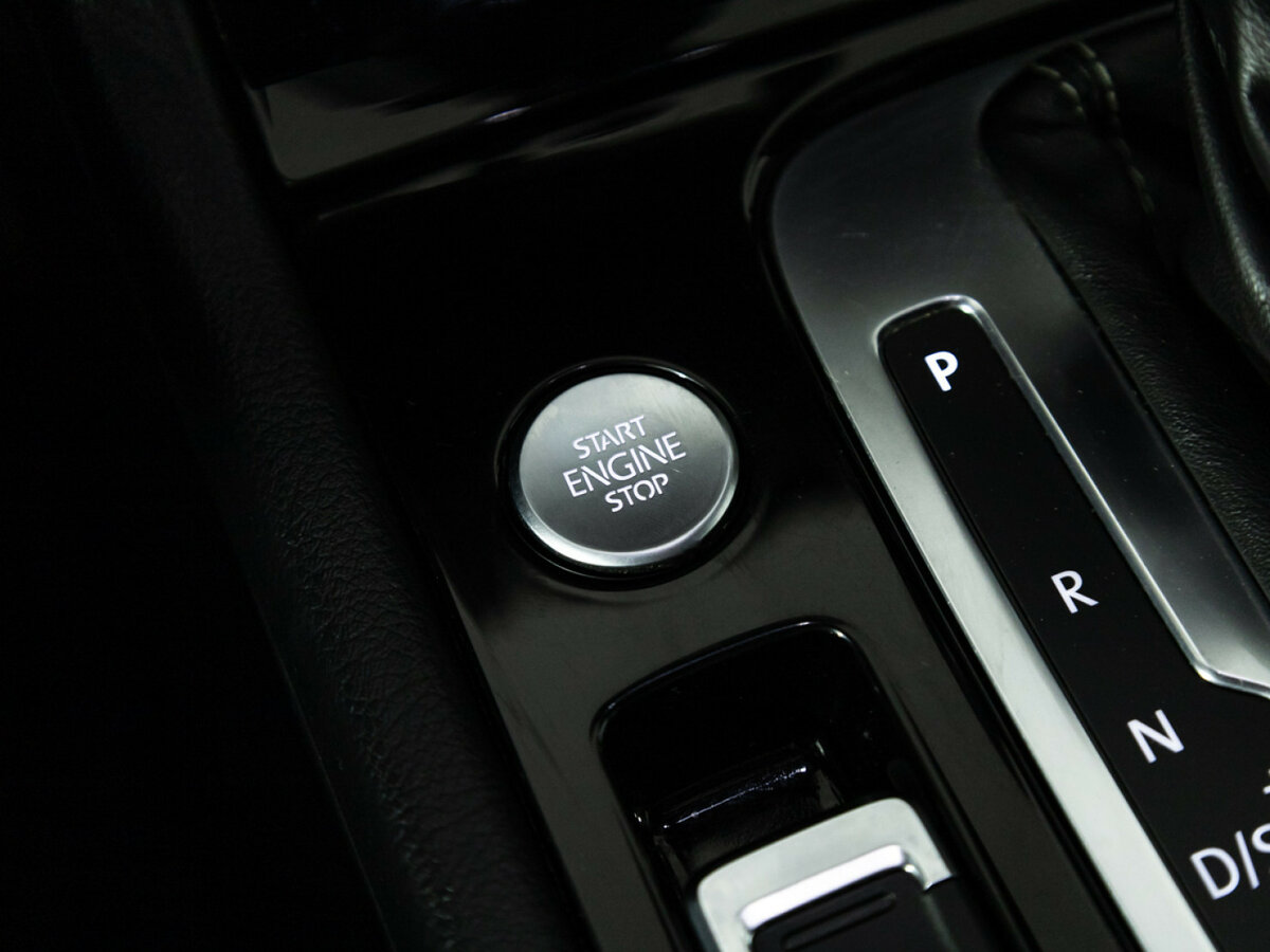 Купить Volkswagen Touareg с пробегом. Фото: #14