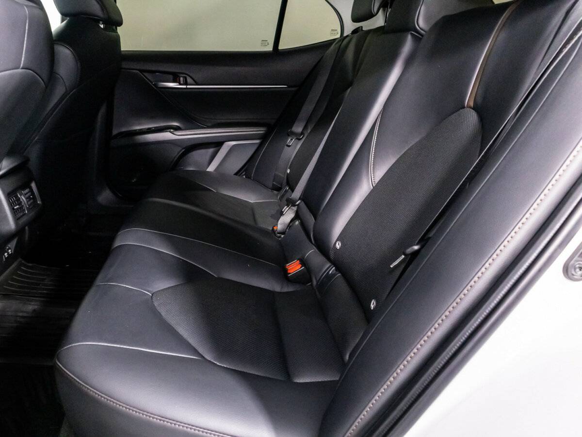 Купить Toyota Camry с пробегом. Фото: #9