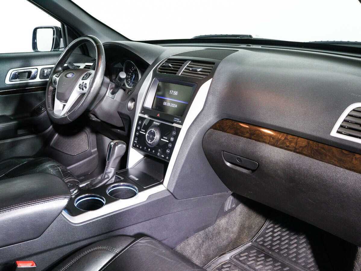 Купить Ford Explorer с пробегом. Фото: #8