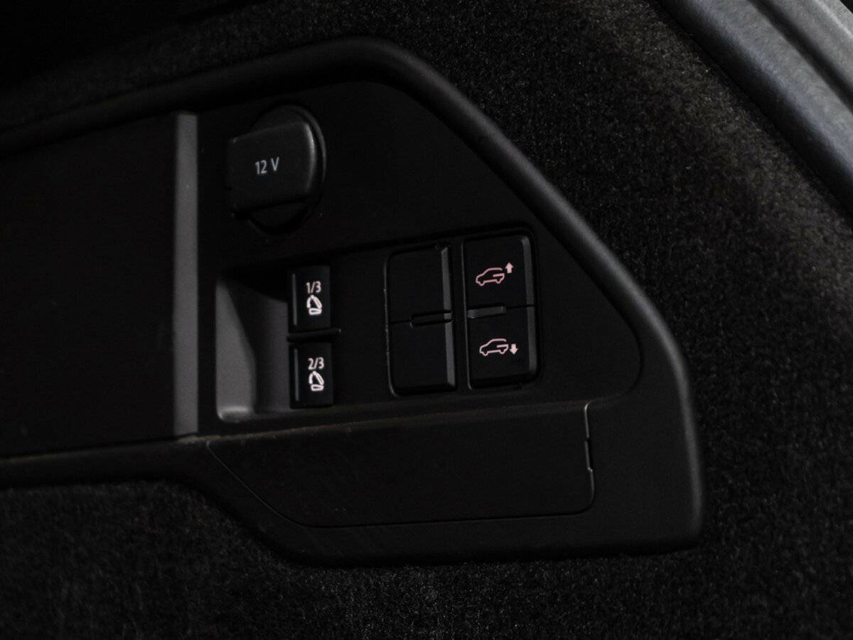 Купить Volkswagen Touareg с пробегом. Фото: #19