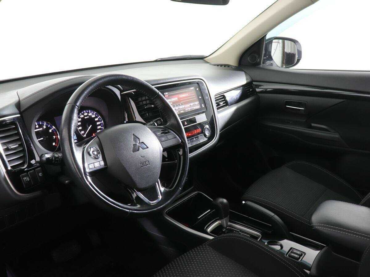 Купить Mitsubishi Outlander с пробегом. Фото: #11