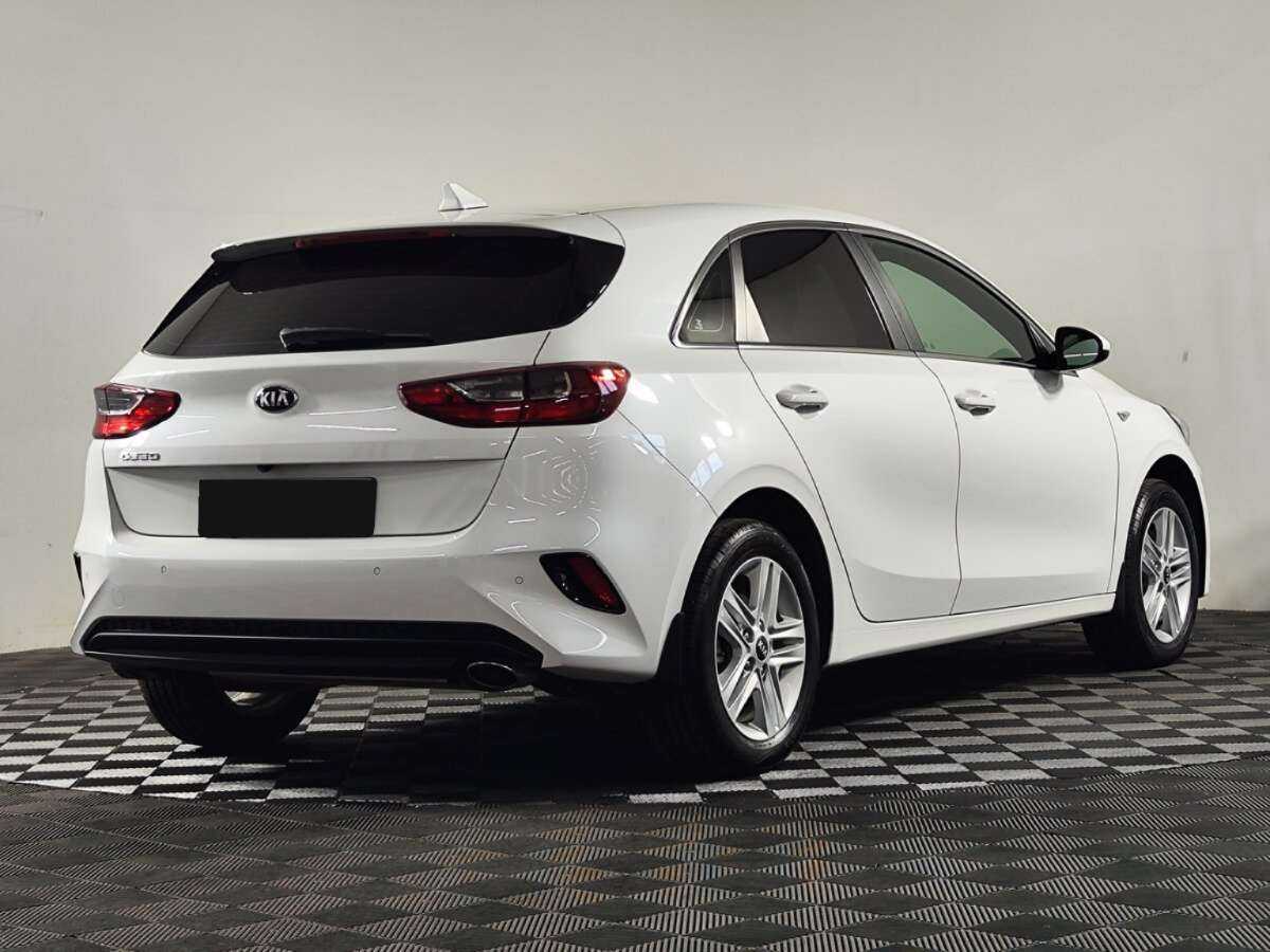 Купить Kia Ceed с пробегом. Фото: #2