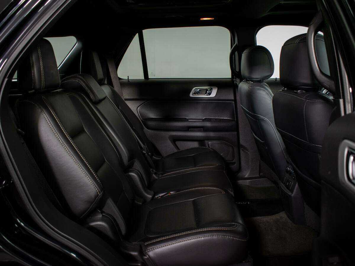 Купить Ford Explorer с пробегом. Фото: #7