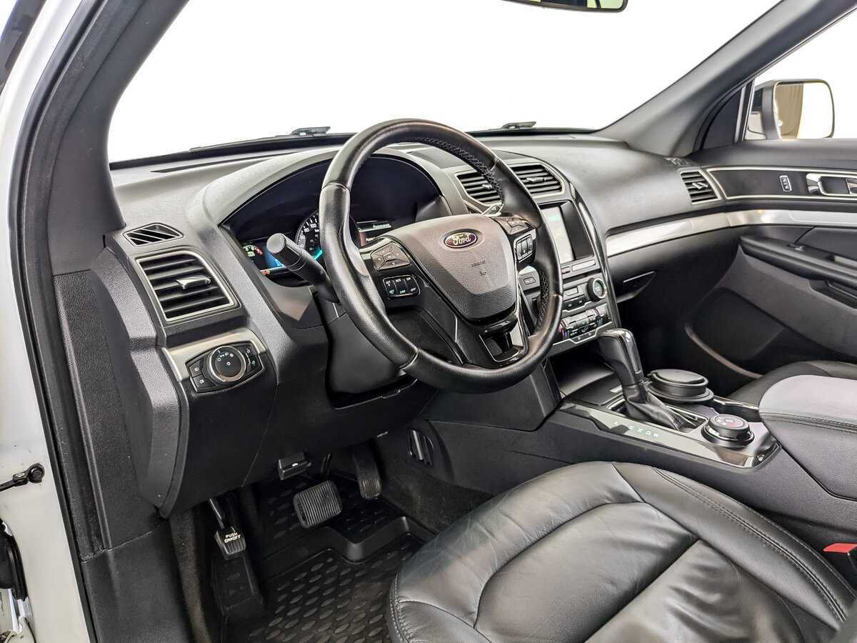 Купить Ford Explorer с пробегом. Фото: #13
