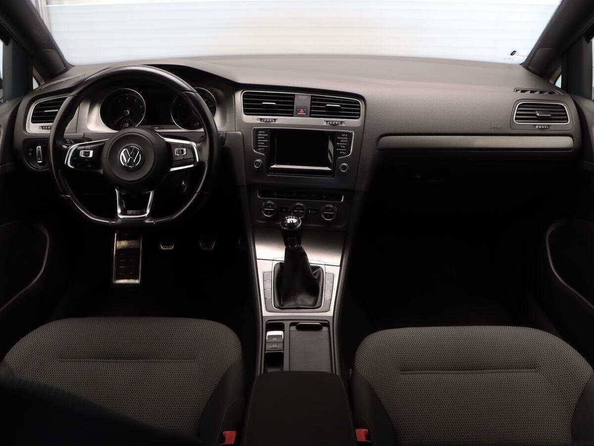 Купить Volkswagen Golf с пробегом. Фото: #8