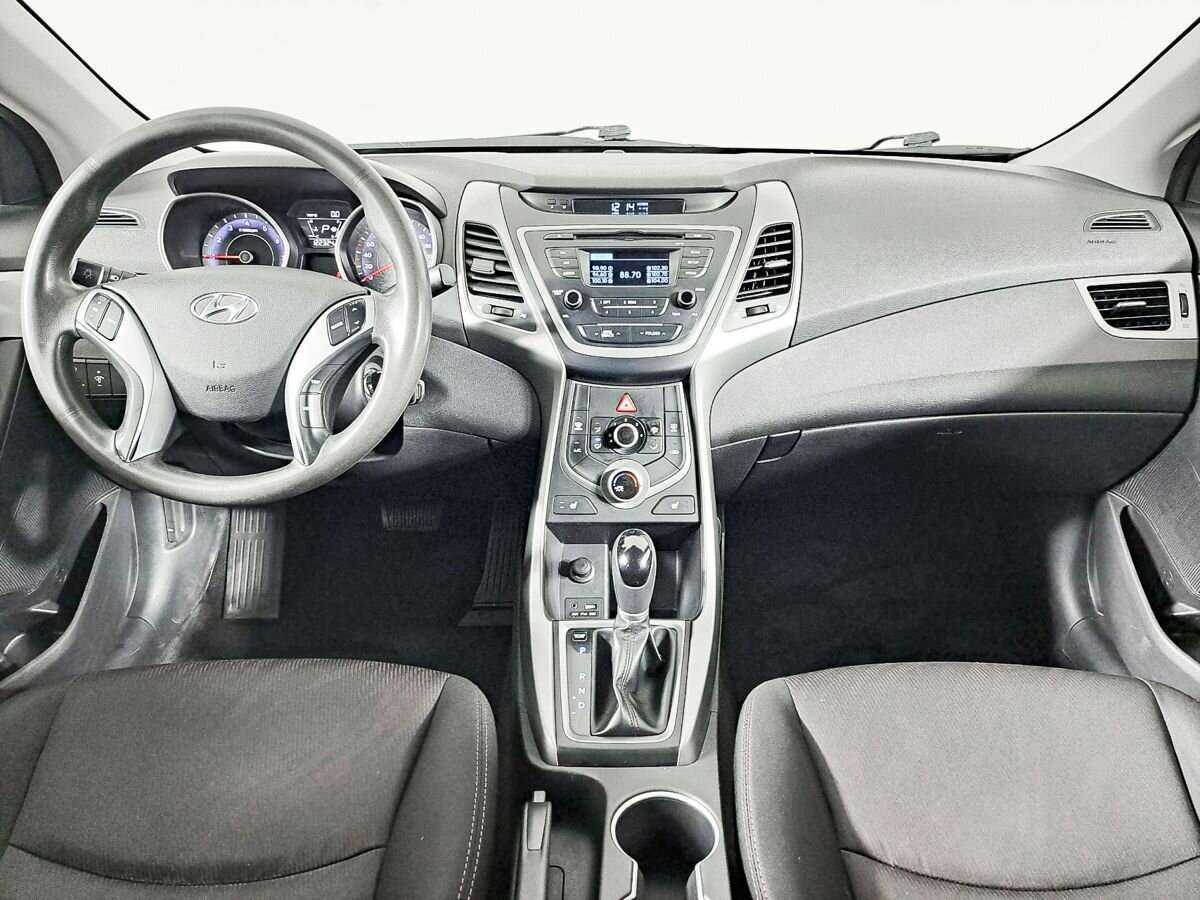 Купить Hyundai Elantra с пробегом. Фото: #11