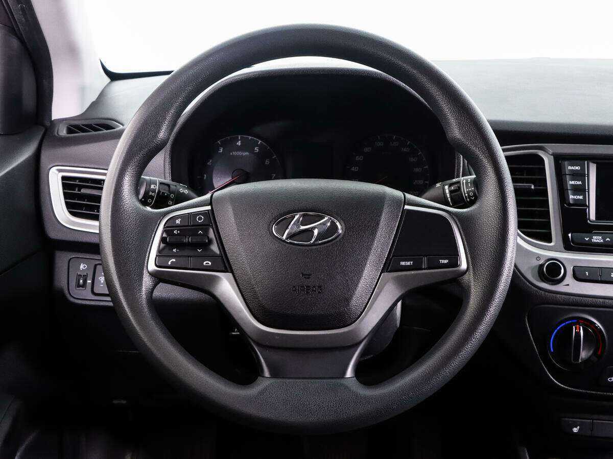 Купить Hyundai Solaris с пробегом. Фото: #11