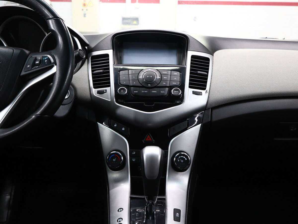 Купить Chevrolet Cruze с пробегом. Фото: #17