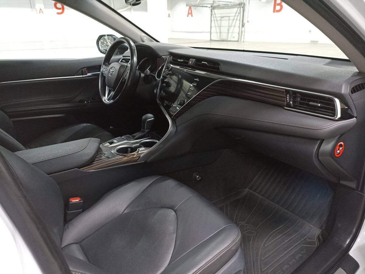 Купить Toyota Camry с пробегом. Фото: #10