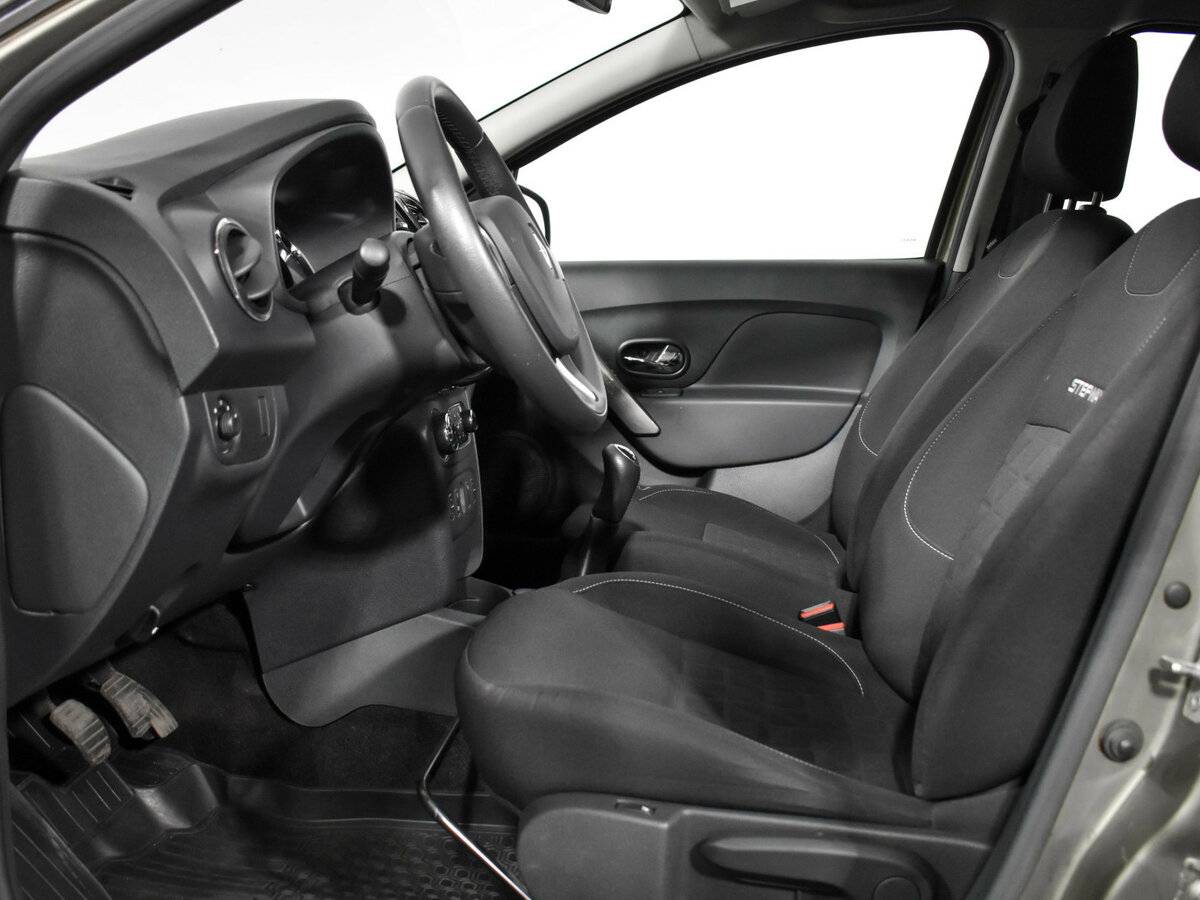 Купить Renault Sandero с пробегом. Фото: #9