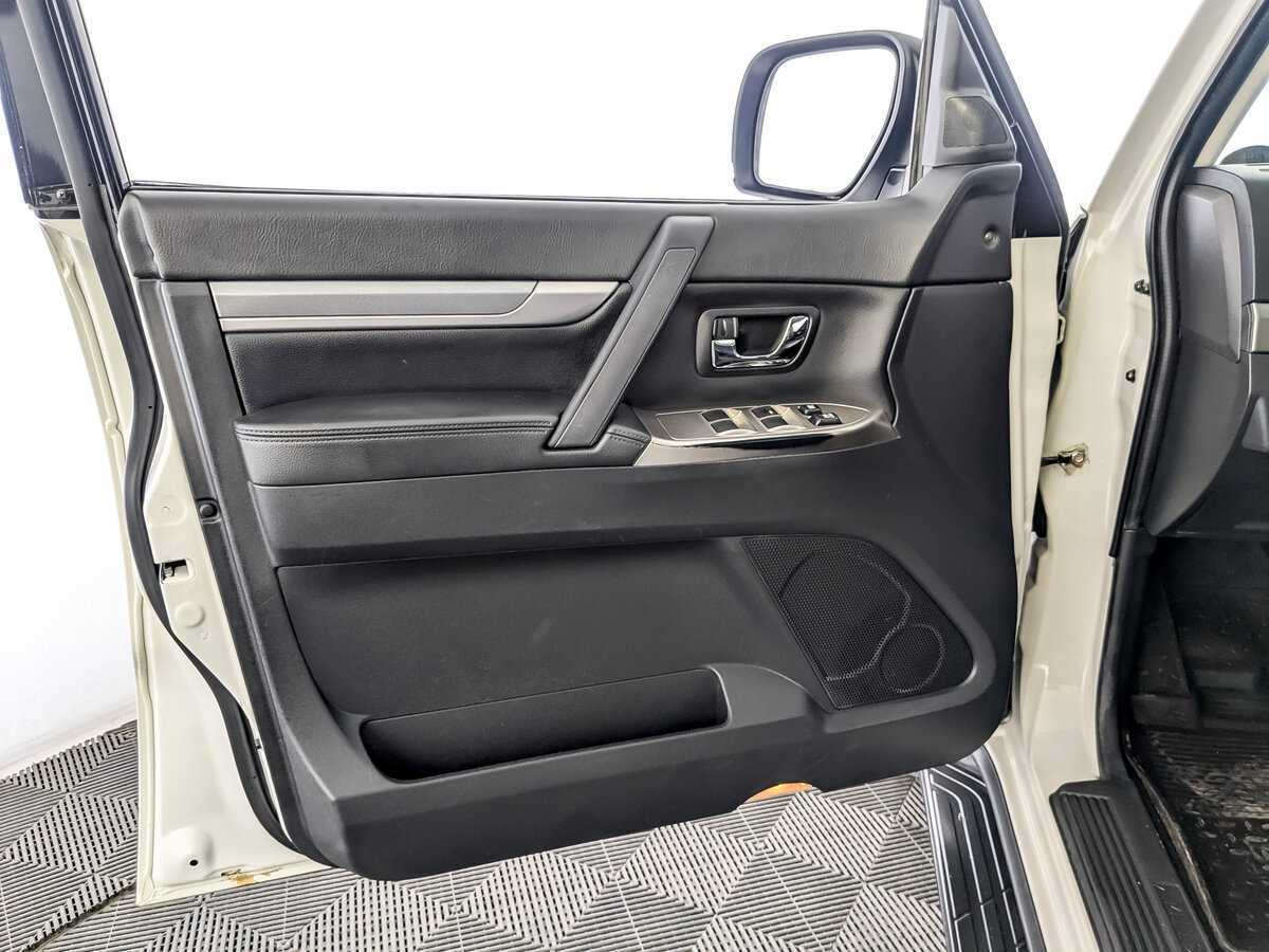 Купить Mitsubishi Pajero с пробегом. Фото: #18