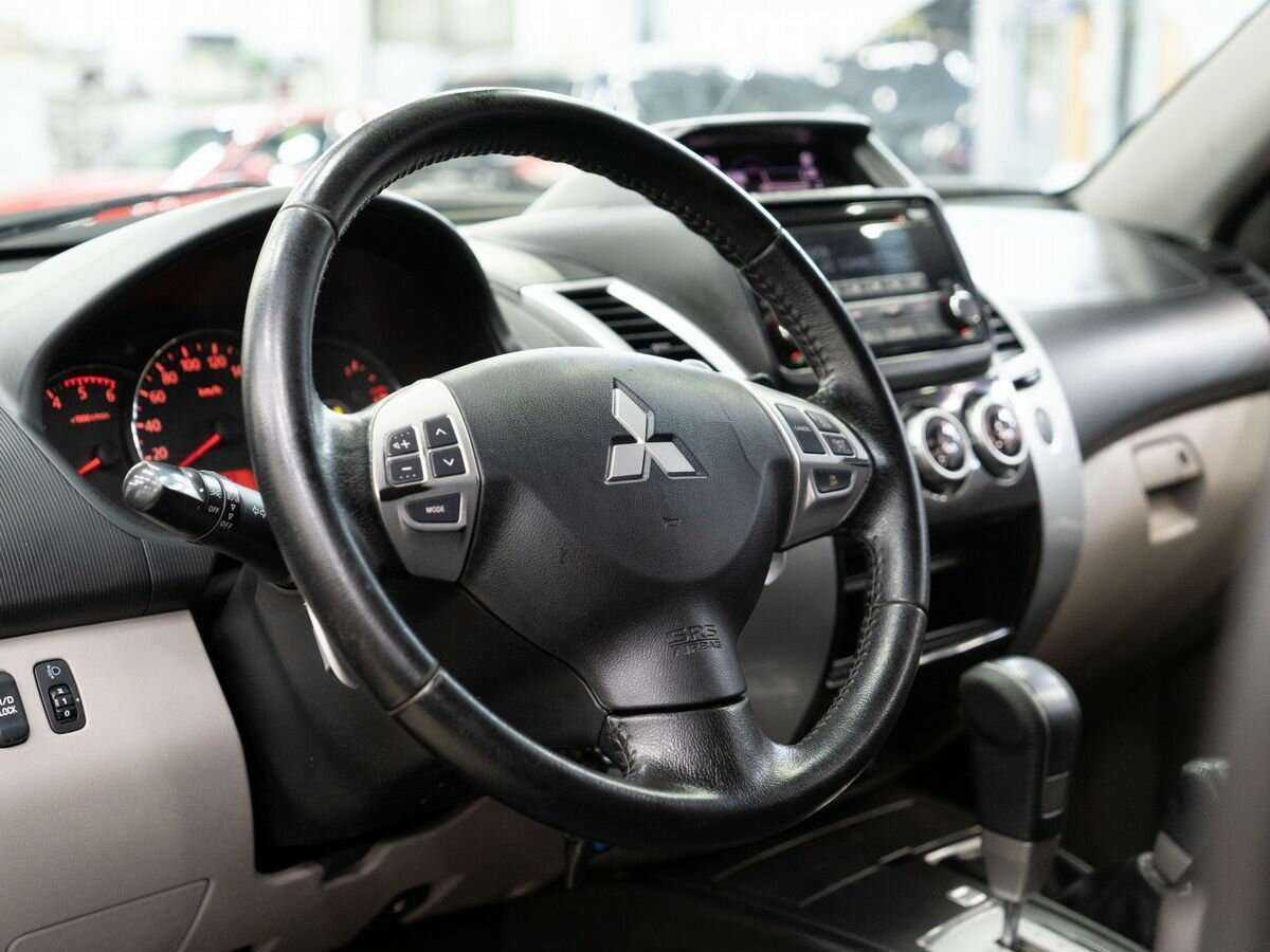 Купить Mitsubishi Pajero Sport с пробегом. Фото: #4