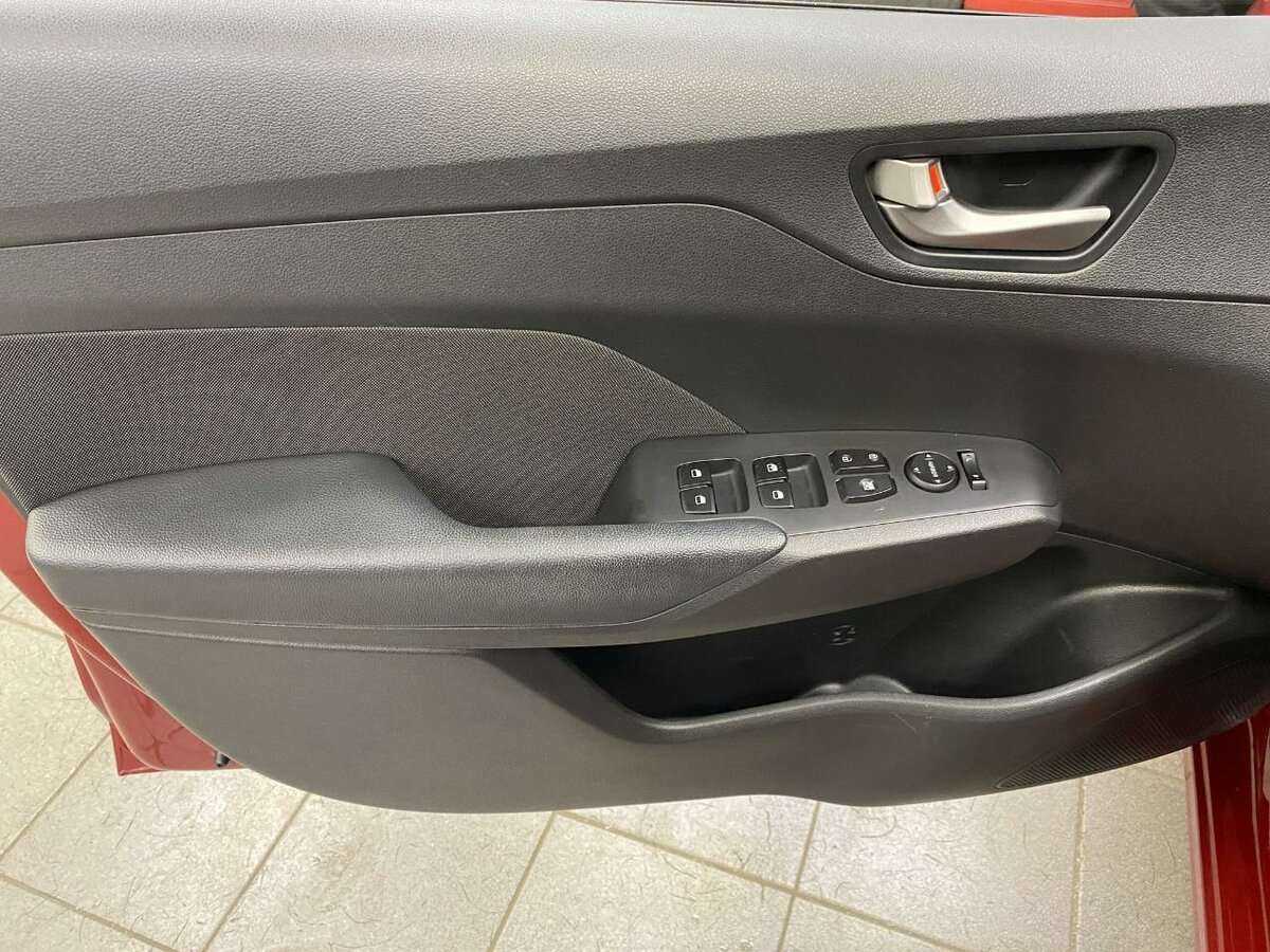 Купить Hyundai Solaris с пробегом. Фото: #7