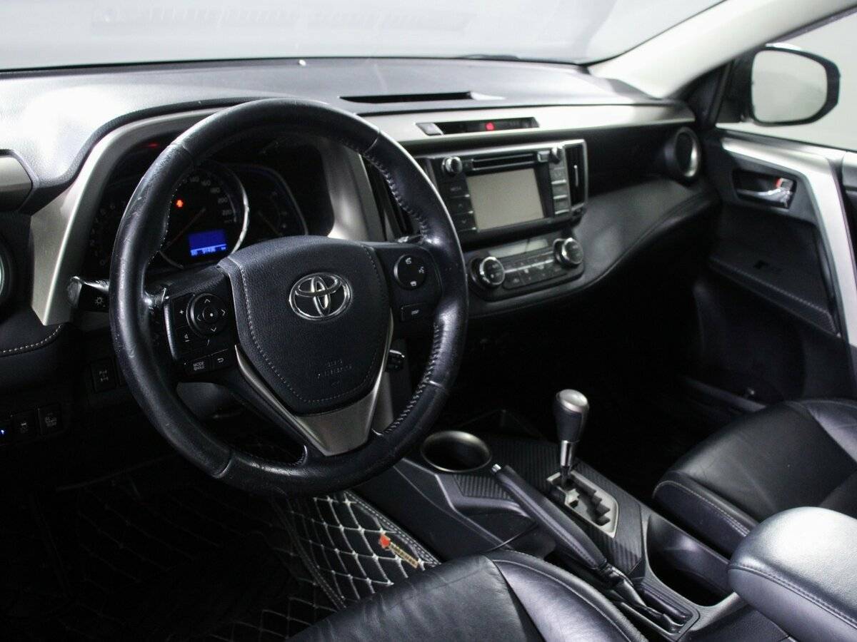 Купить Toyota RAV4 с пробегом. Фото: #10