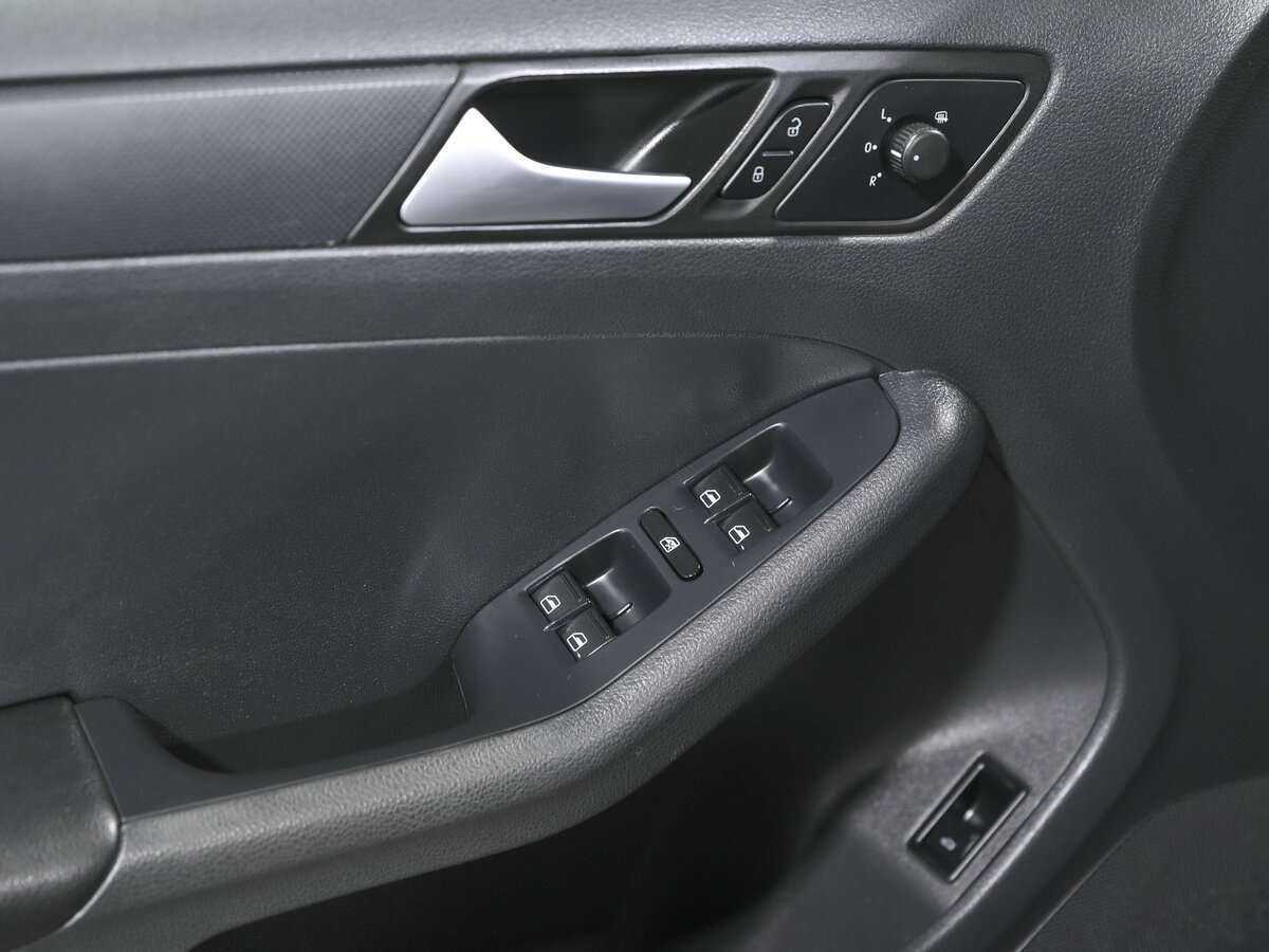 Купить Volkswagen Jetta с пробегом. Фото: #11