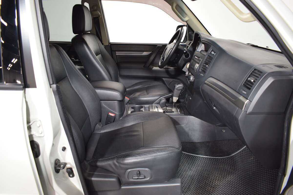 Купить Mitsubishi Pajero с пробегом. Фото: #10