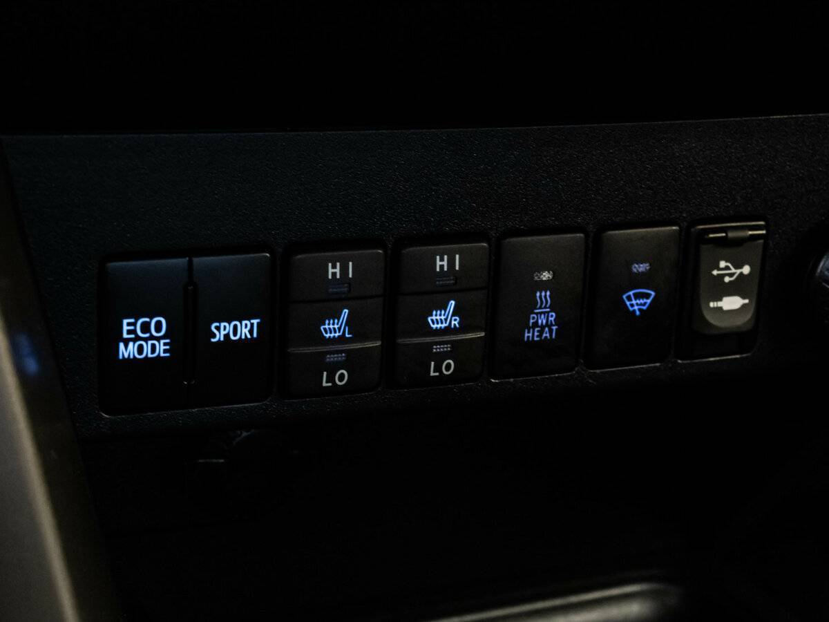 Купить Toyota RAV4 с пробегом. Фото: #11