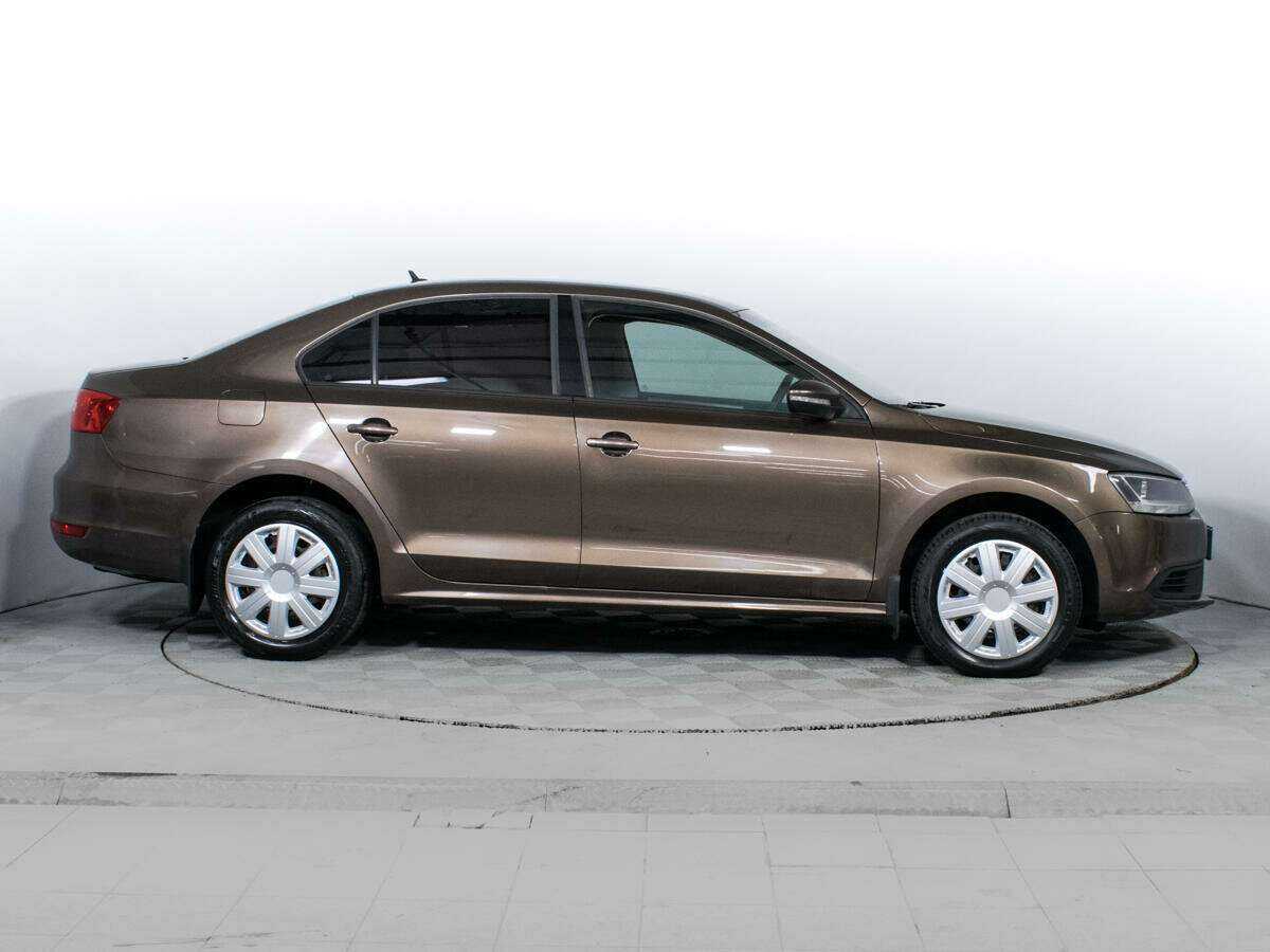 Купить Volkswagen Jetta с пробегом. Фото: #3