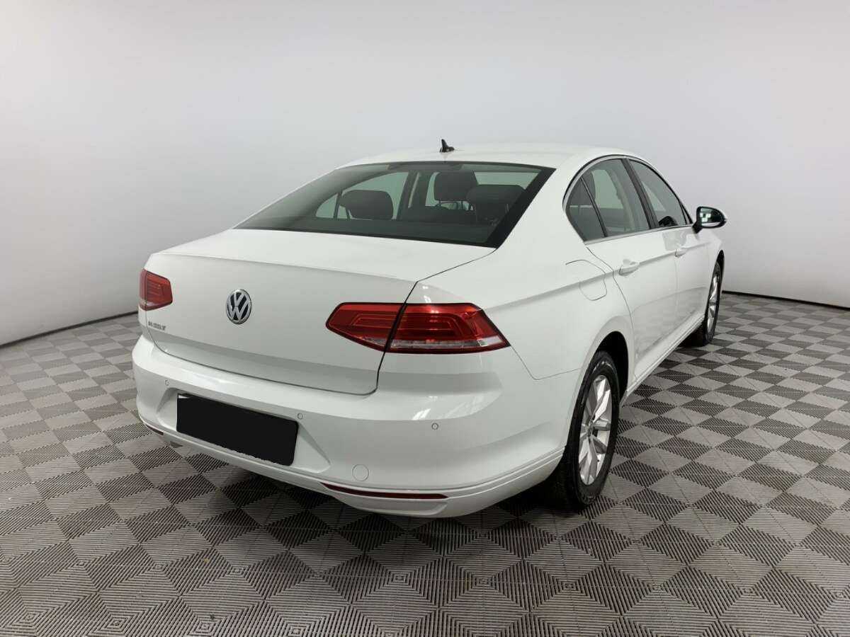 Купить Volkswagen Passat с пробегом. Фото: #4