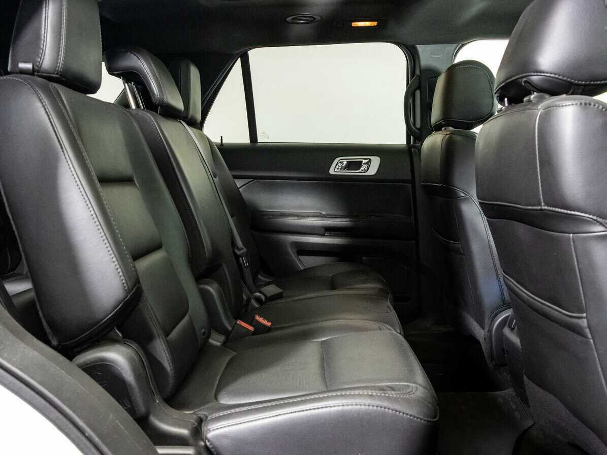 Купить Ford Explorer с пробегом. Фото: #17