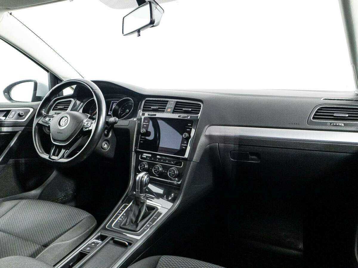 Купить Volkswagen Golf с пробегом. Фото: #8