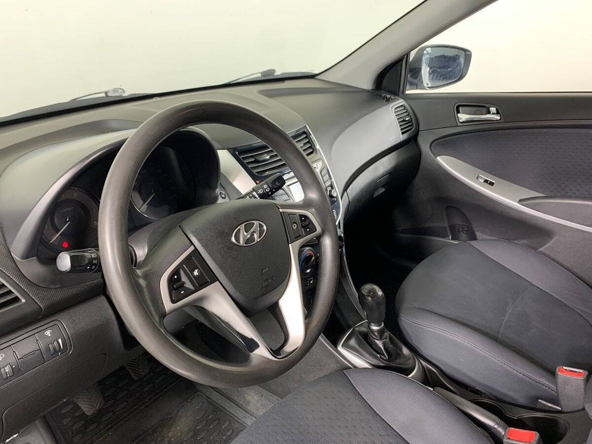Купить Hyundai Solaris с пробегом. Фото: #10