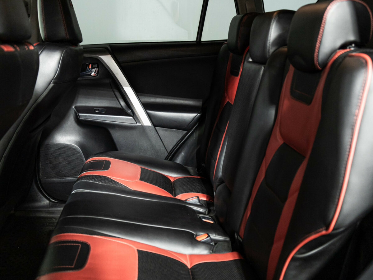 Купить Toyota RAV4 с пробегом. Фото: #9