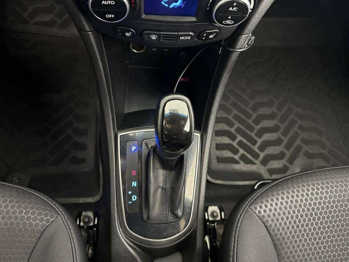Купить Hyundai Solaris с пробегом. Фото: #11