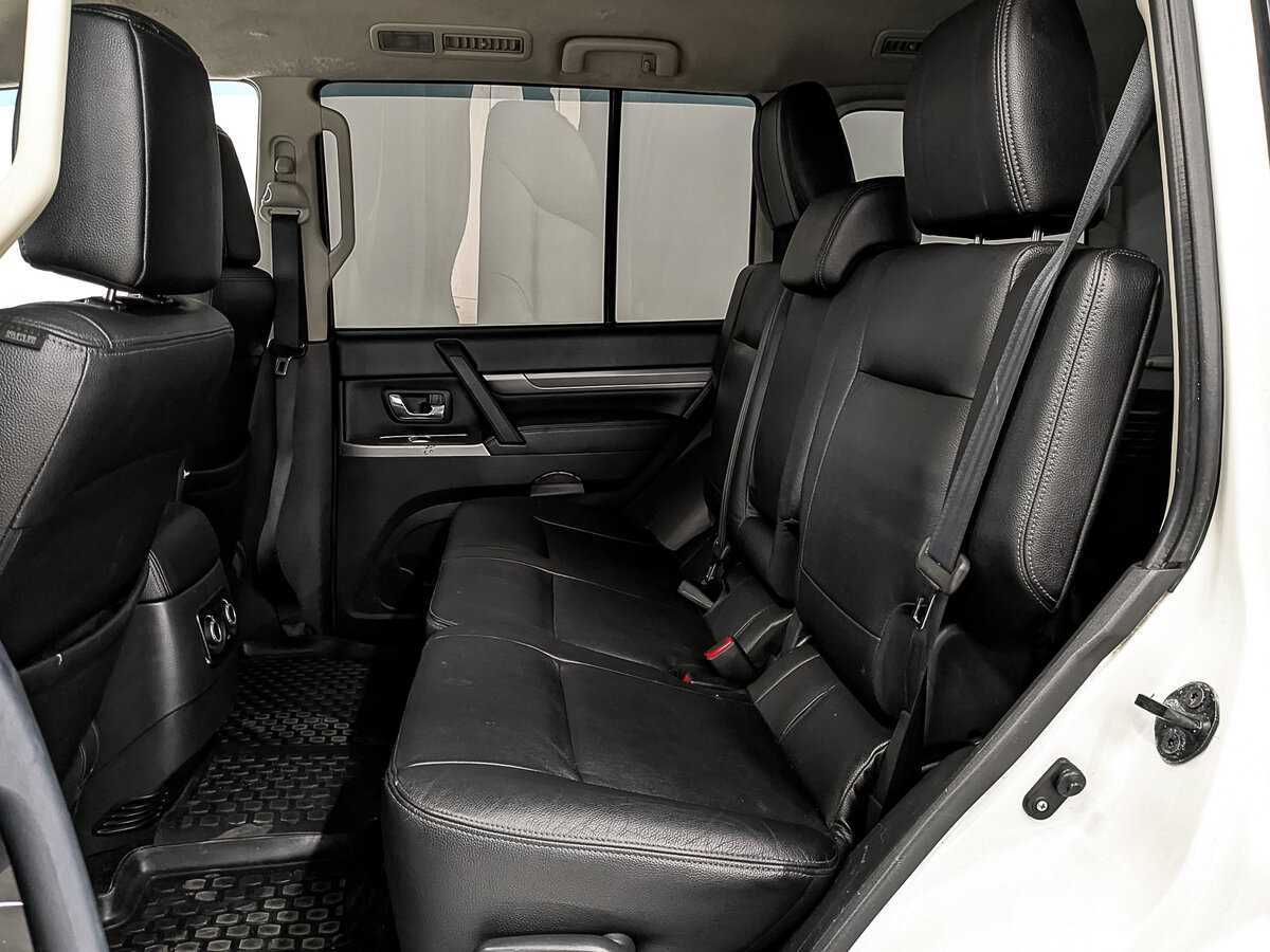 Купить Mitsubishi Pajero с пробегом. Фото: #17