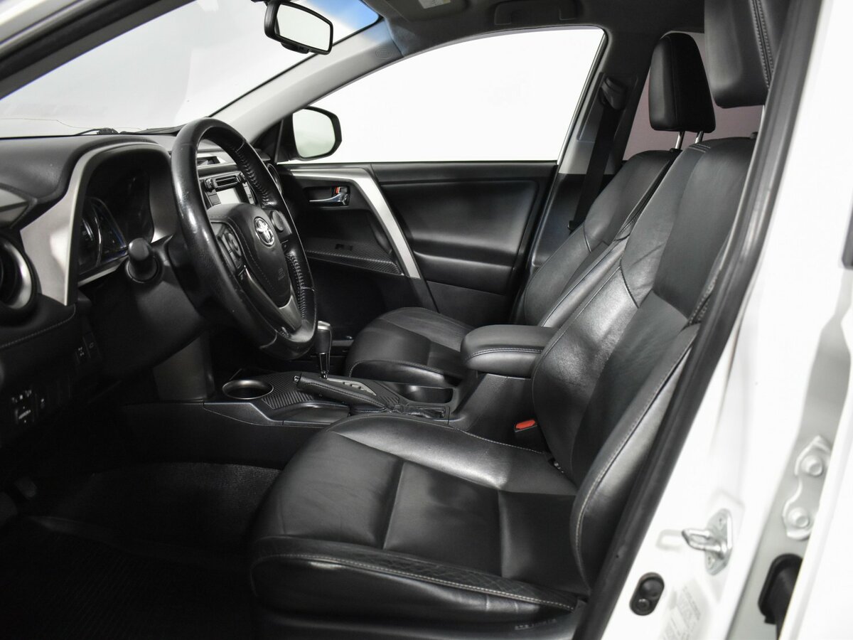Купить Toyota RAV4 с пробегом. Фото: #7