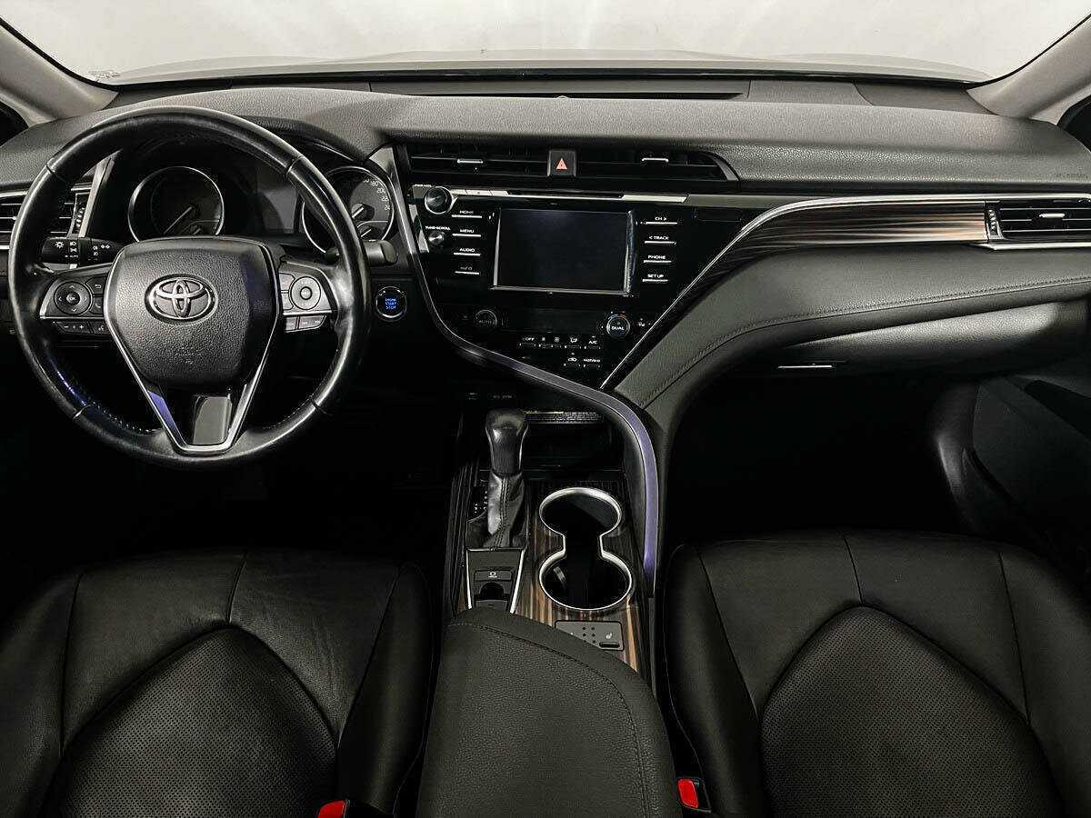 Купить Toyota Camry с пробегом. Фото: #11