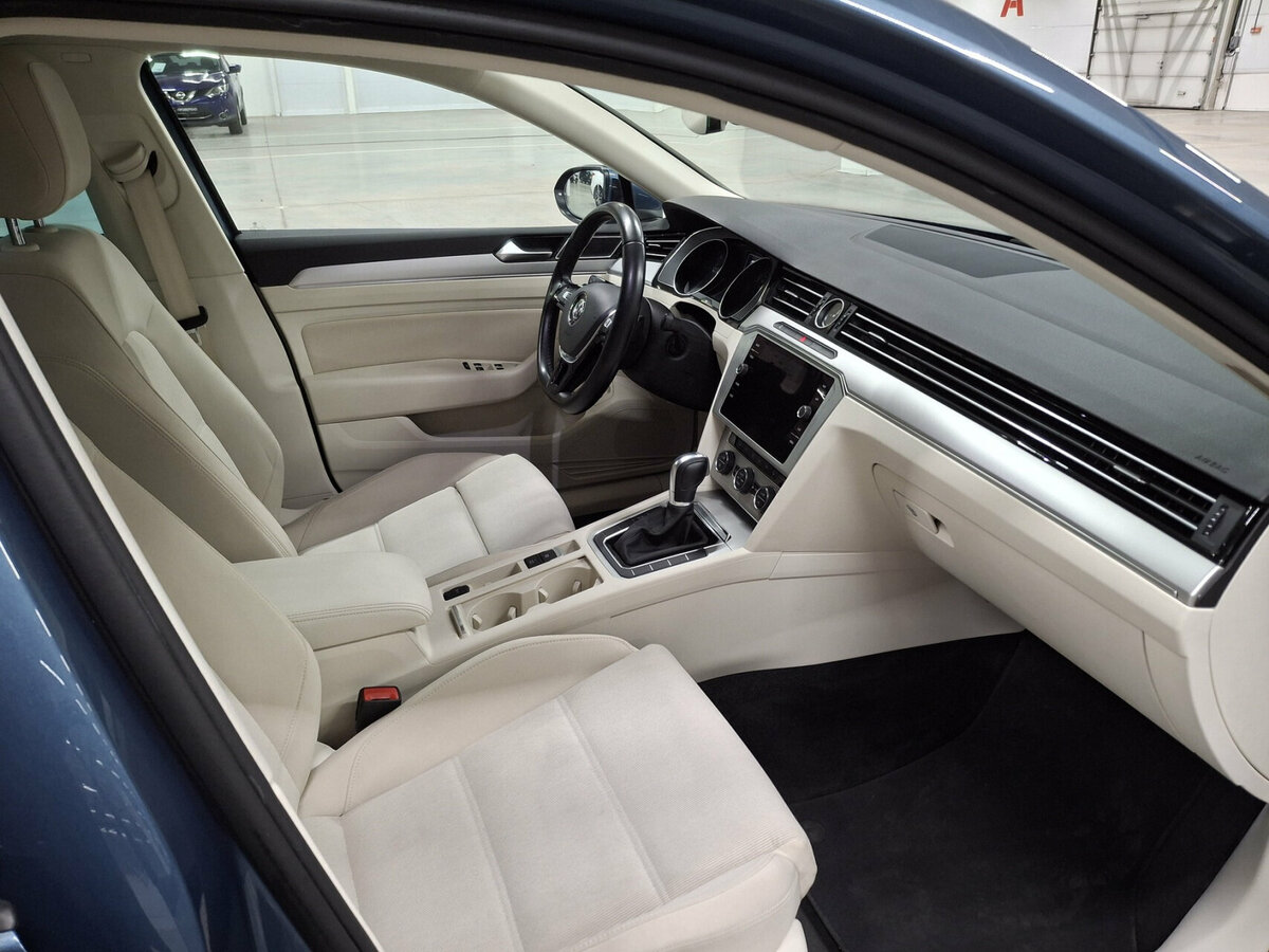 Купить Volkswagen Passat с пробегом. Фото: #10
