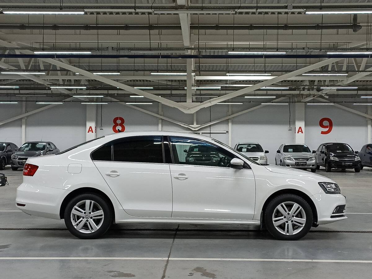 Купить Volkswagen Jetta с пробегом. Фото: #3