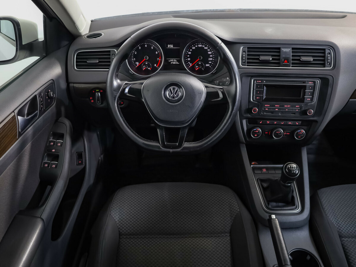 Купить Volkswagen Jetta с пробегом. Фото: #8