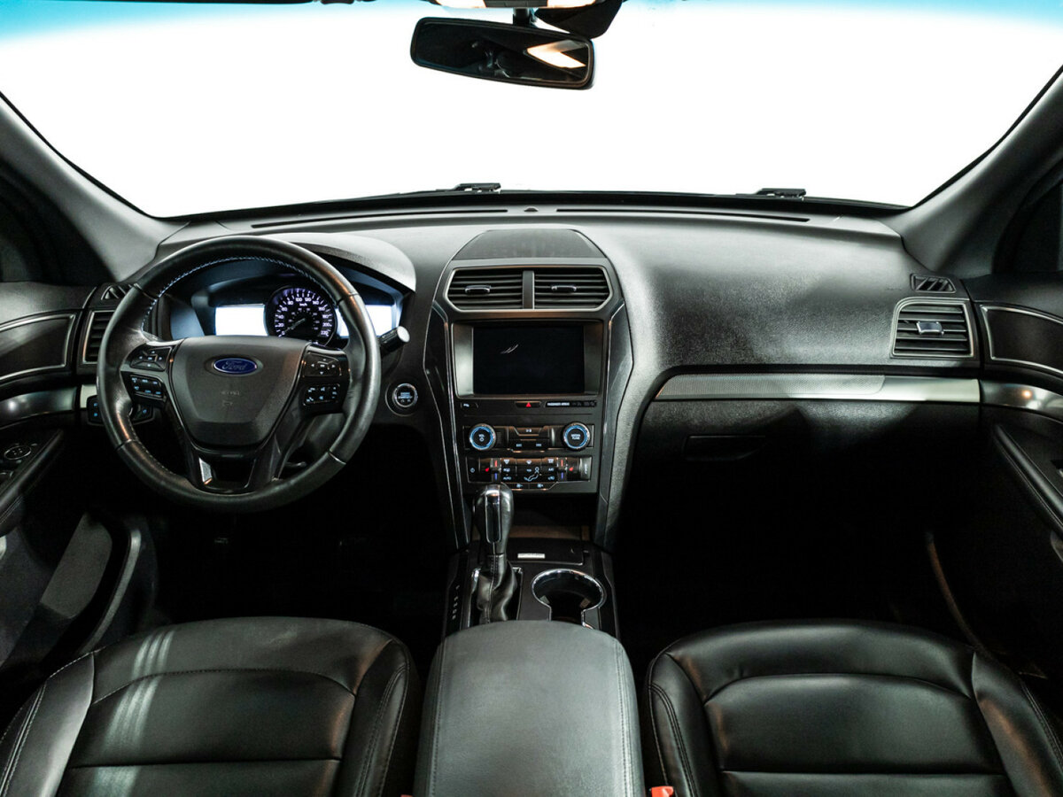 Купить Ford Explorer с пробегом. Фото: #10