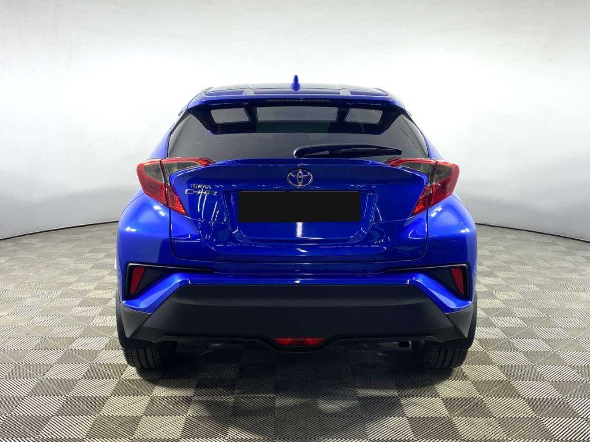 Купить Toyota C-HR с пробегом. Фото: #4