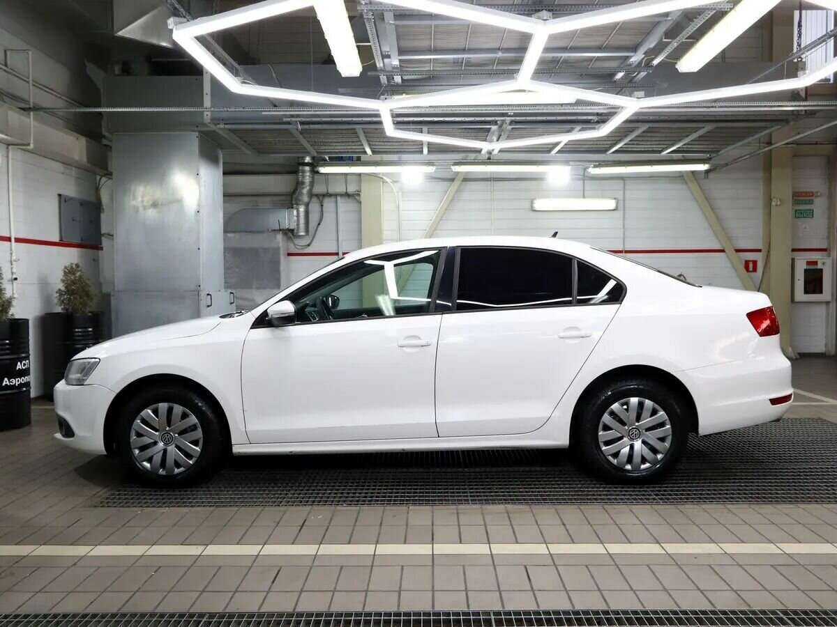 Купить Volkswagen Jetta с пробегом. Фото: #2