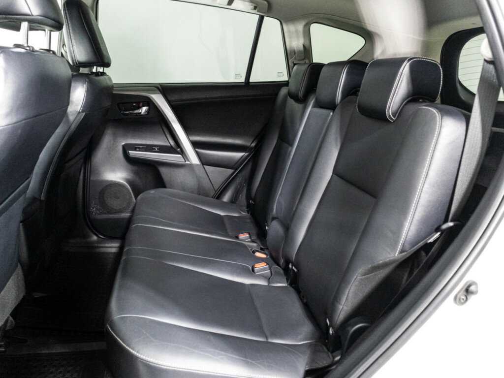 Купить Toyota RAV4 с пробегом. Фото: #9